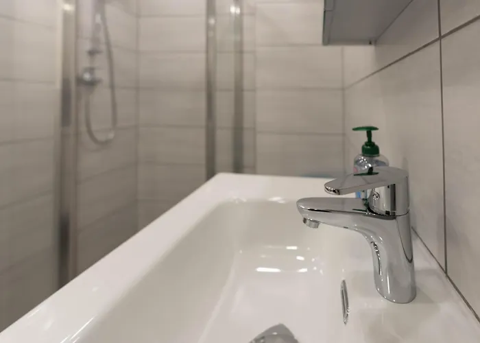 アパート Ranshofen Zimmervermietung Projektentwicklungs Gmbh 1 ブラウナウ・アム・イン